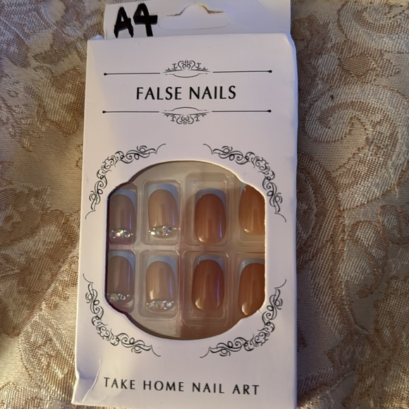 Press on nails - Picture 5 of 17